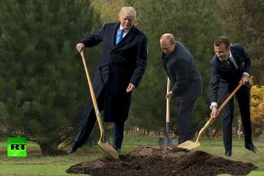 Як в мережі жартують з Трампа та Макрона, які саджають дерева. Добірка фотожаб