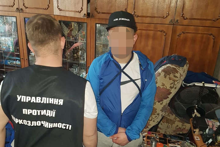 У мешканця Києва поліція виявила наркотики на третину мільйона гривень