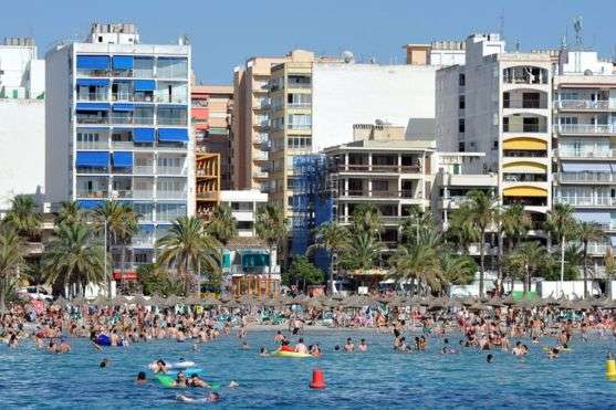 В одному з курортних міст Іспанії вперше заборонили здавати квартири туристам