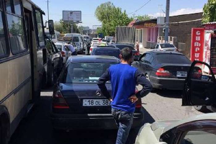 Протестувальники у Єревані перекрили дорогу до аеропорту 