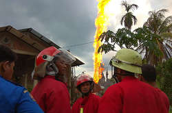 В Индонезии произошел пожар на нефтяной скважине, погибли 15 человек