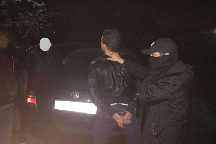Поліцейські Василькова організували схему збуту наркотиків і вимагання хабарів