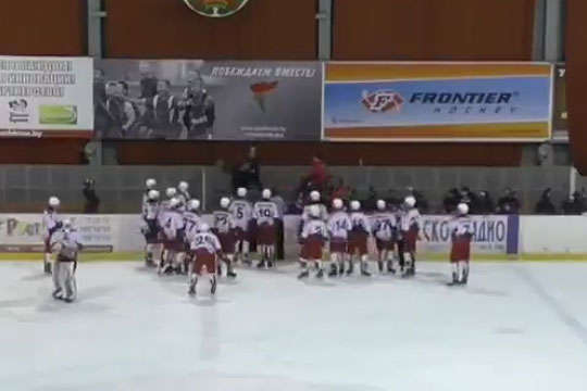 Матч 16-річних хокеїстів з Росії та Словаччини завершився грандіозною бійкою (відео)