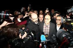 Ахмет Шик відповідає на питання журналістів після винесення вироку 25 квітня