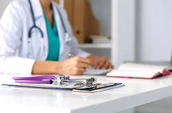 Українських лікарів порадували новою «космічною зарплатою»