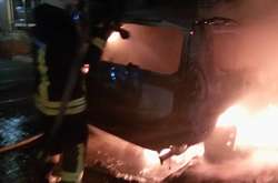 Вночі під Києвом палали чотири автомобілі