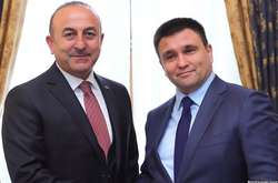 Глава МЗС Туреччини Мевлют Чавушоглу і глава МЗС України Павло Клімкін