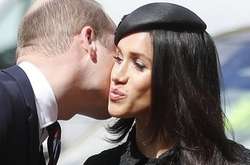 Пока супруга дома: Принц Уильям расцеловал Меган Маркл на официальном мероприятии
