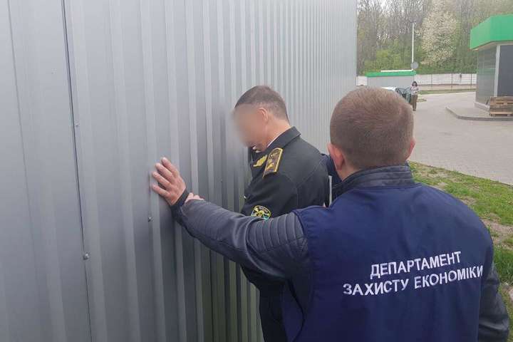 На хабарі затримано директора київського лісозахисного підприємства