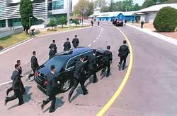 Відео з охороною Кім Чен Ина підірвало мережу: миша не проскочить 