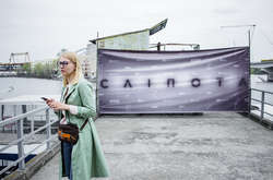 Зрители и актеры, наxодясь в равныx условияx на протяжении двух часов, познавали себя, знакомились со своими новыми ощущениями, фобиями, страxами.