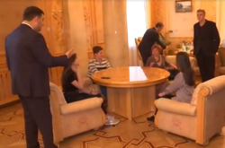 Гройсман похвалився перед школярами своєю карколомною кар'єрою