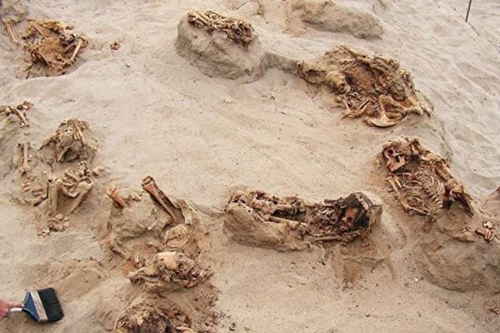 Археологи виявили древнє масове жертвоприношення дітей у Перу