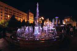 На Майдані заграли і засвітилися фонтани (фото, відео)