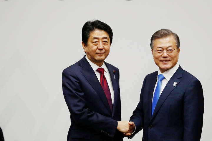Лідери Японії та Південної Кореї обговорили результати міжкорейського саміту