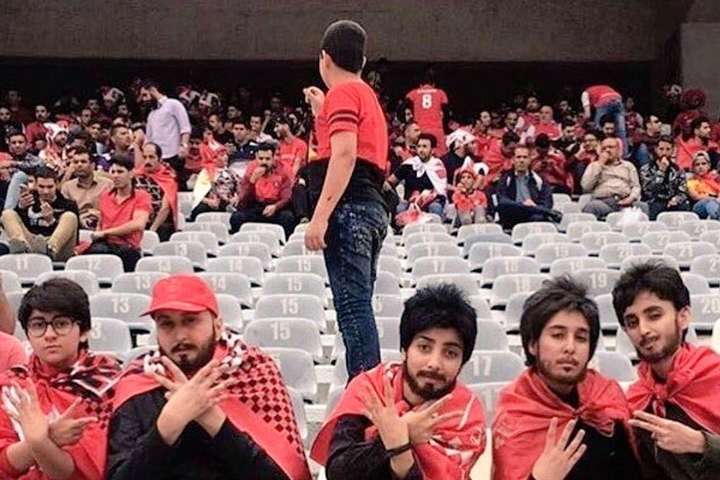 В Ірані жінки замаскувалися під чоловіків та пройшли на стадіон попри заборону