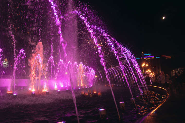 У Києві стартує сезон фонтанів: на Майдані їх освіжили новою музикою