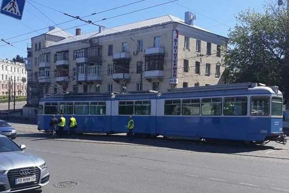У Вінниці трамвай зійшов з рейок
