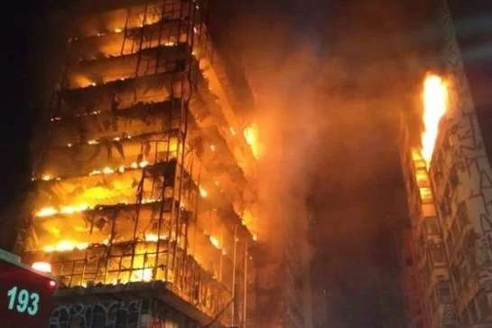 В Бразилии в результате пожара обрушилась 26-этажная высотка