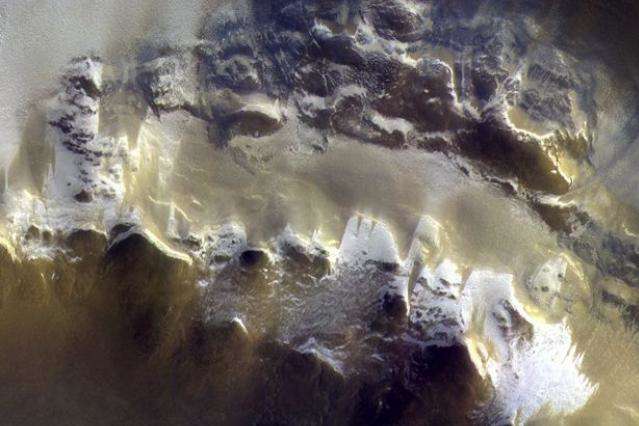 Зонд TGO передав на Землю унікальні кольорові знімки Марса 
