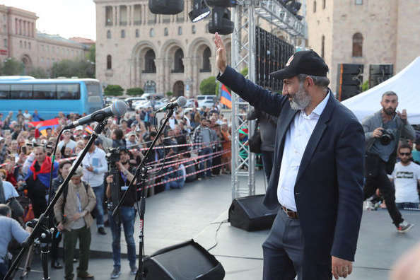 Протести у Єревані: Пашинян закликав людей заблокувати дороги та аеропорт