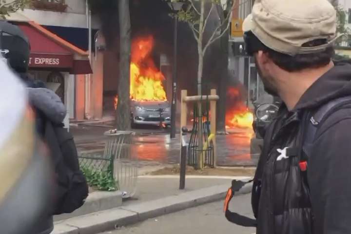 Анархісти у Парижі влаштували побоїще із поліцією 