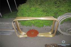 Викрадені з заводу металеві рамки і дріт