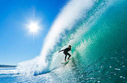 Серфер установил мировой рекорд «оседлав» гигантскую волну