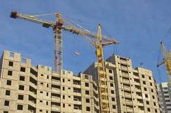 Екс-чиновники і науковці закликали владу більше не зводити житло у Києві