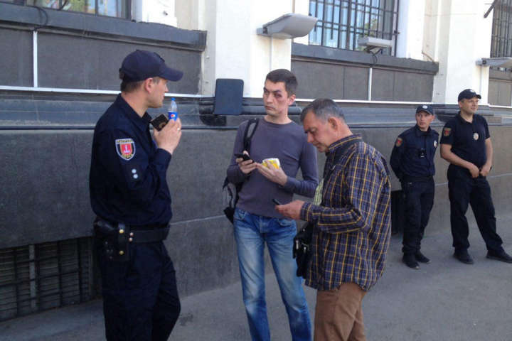Одеська поліція затримала двох людей через сутички під Будинком профспілок 