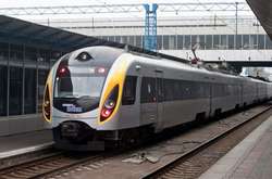 Жінка у Києві випала із поїзда