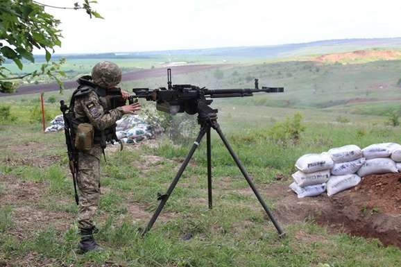 Сутки на Донбассе: под Мариуполем пропал военный