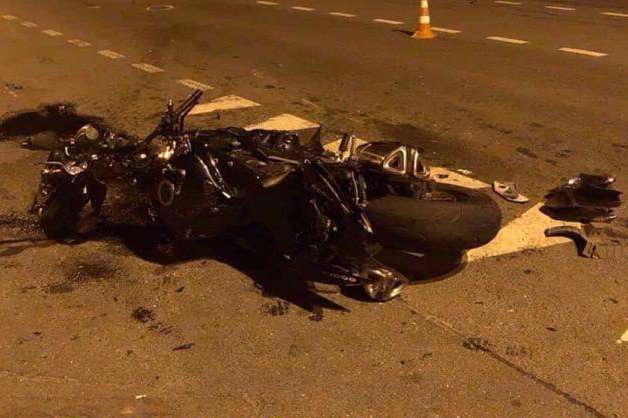 Під Києвом мотоцикл влетів у легковик: двоє постраждалих