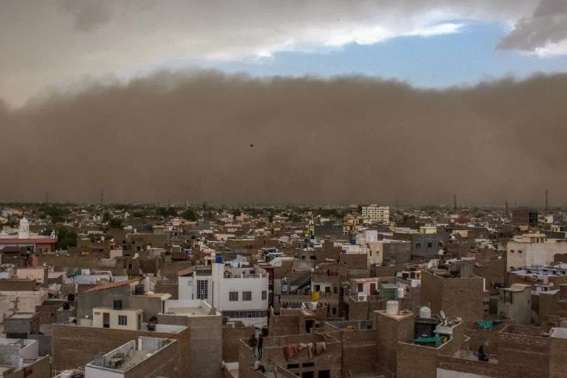 В Индии из-за песчаных бурь погибли 77 человек