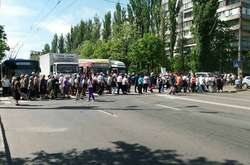 На Виноградарі масштабний мітинг: мешканці перекрили дороги (фото, відео)