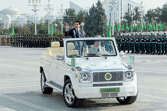 В Турменистане запретили разноцветные автомобили