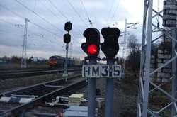 На Хмельниччині студента вдарило струмом через падіння на контактну мережу залізниці 