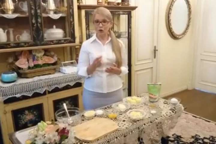 На Банковій відповіли Тимошенко, яка привітала Порошенка сирниками