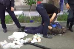 В Ереване офицер полиции атаковал банк, есть жертвы