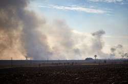 Пожежу в Балаклії локалізовано, проте трава досі горить