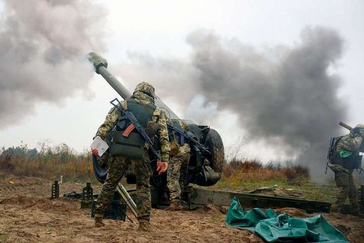 За добу бойовики 21 раз обстріляли українських бійців на Донбасі