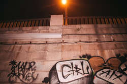 На Набережно-Хрещатицькій чоловік стрибнув на причал