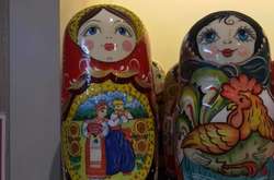 У київському аеропорту торгують російськими матрьошками (фото)