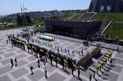 У Києві до 73-ї річниці перемоги над нацизмом створили «Живий герб України» (відео)