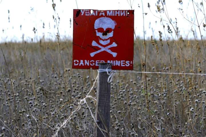 За чотири роки на Донбасі від мін загинули 355 цивільних