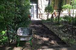 На вулиці Маразліївській ремонтують внутріквартальний проїзд