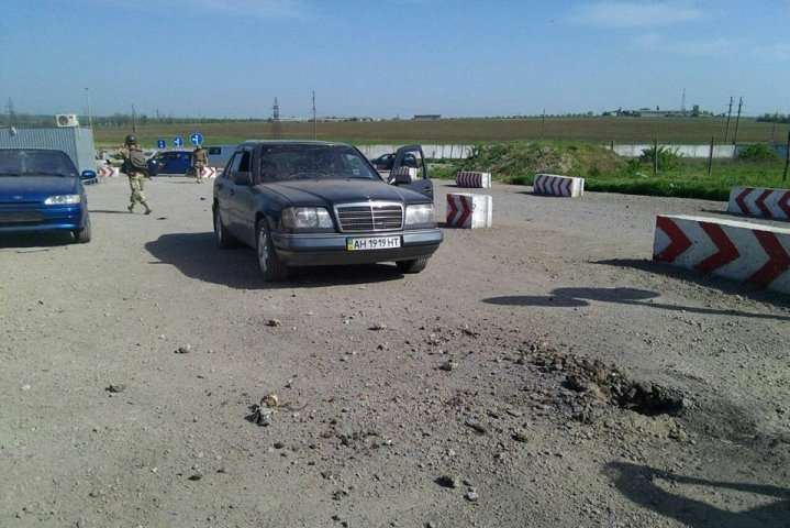 Бойовики на Донбасі обстріляли КПВВ «Гнутове», на якому перебувало багато цивільних