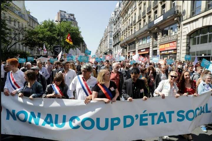 У Парижі пройшла багатотисячна акція протесту проти політики Макрона