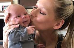Анна Курникова с новорожденным сыном