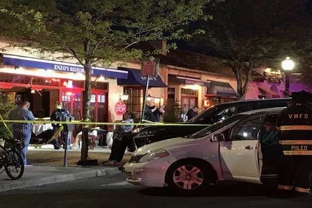 У штаті Нью-Йорку автомобіль в'їхав у ресторан, є постраждалі
